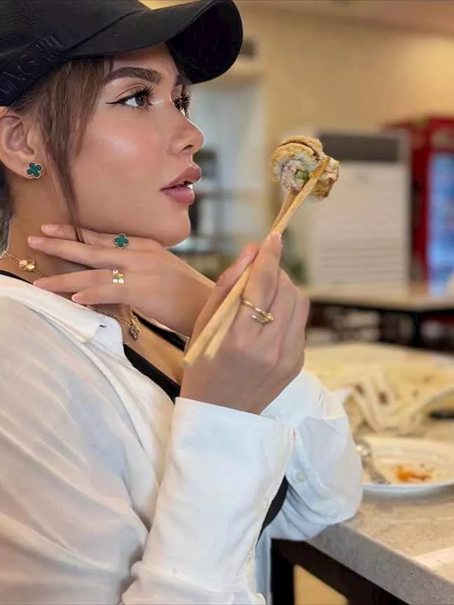 إطلالة غير متوقعة لزوجة النني الثانية…المتابعون في حاجة مش طبيعية